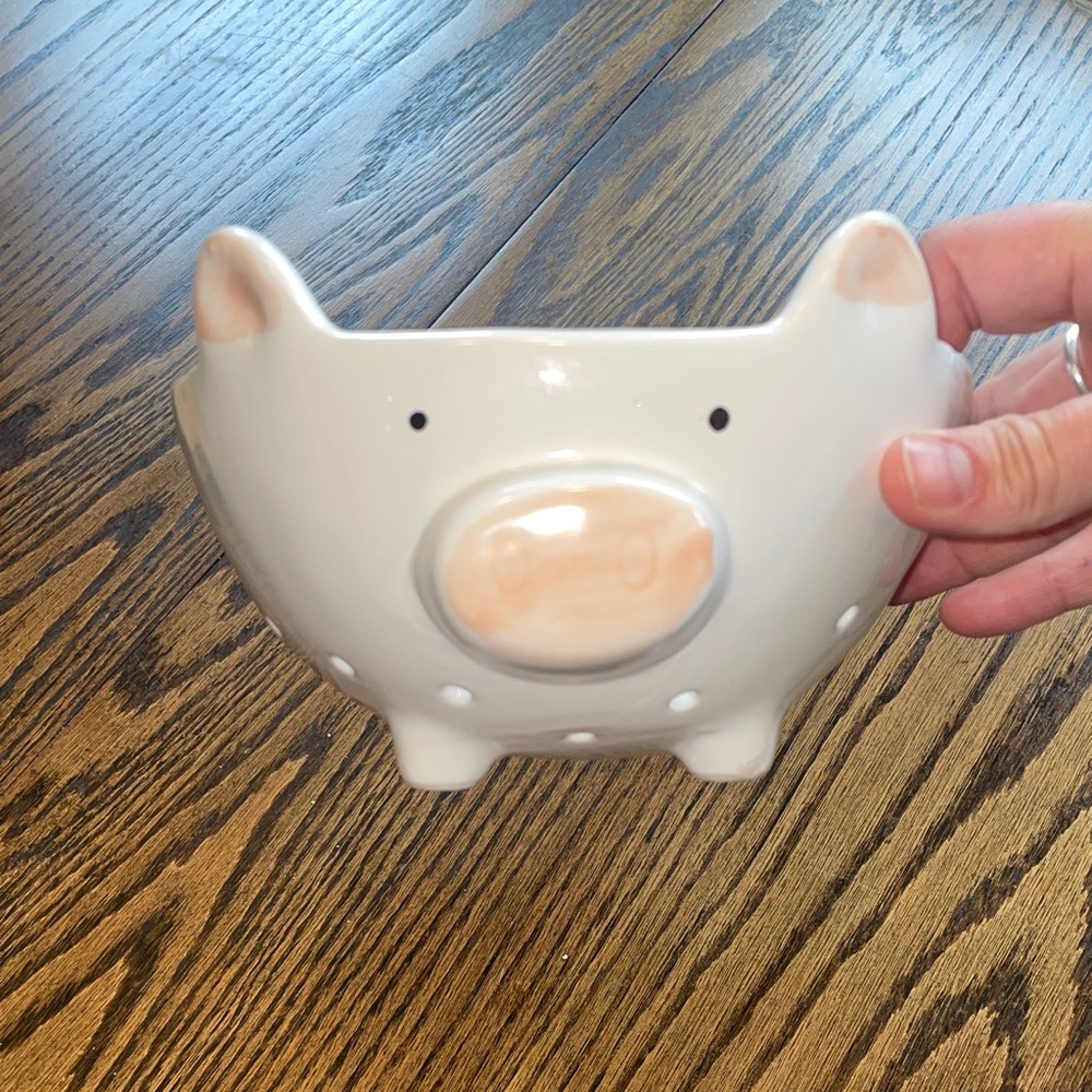Ceramic Pig Berry Bowl - White with Blush Snout